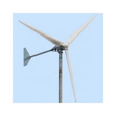 Off-grid horizontaal windenergiesysteem met wind-zonnehybride controller