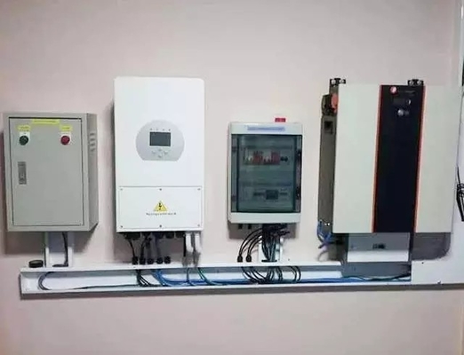 Compleet zonne-energiesysteem met Deye Hybrid Inverter 3kw 5kw 8kw en MPPT Controller