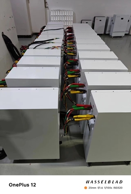 51.2v zonnepanel met zonneopslagbatterij, stapelbare installatie